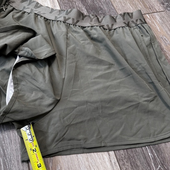 🛍️ YYV Green Shorts with underwear & zipper pockets Size XL - Picture 4 of 8